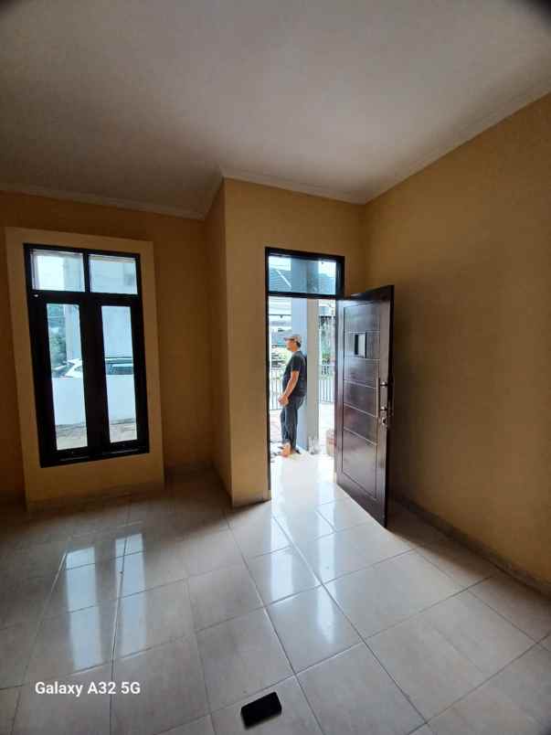 dijual rumah hook lt 173 51 shm utara permata medang