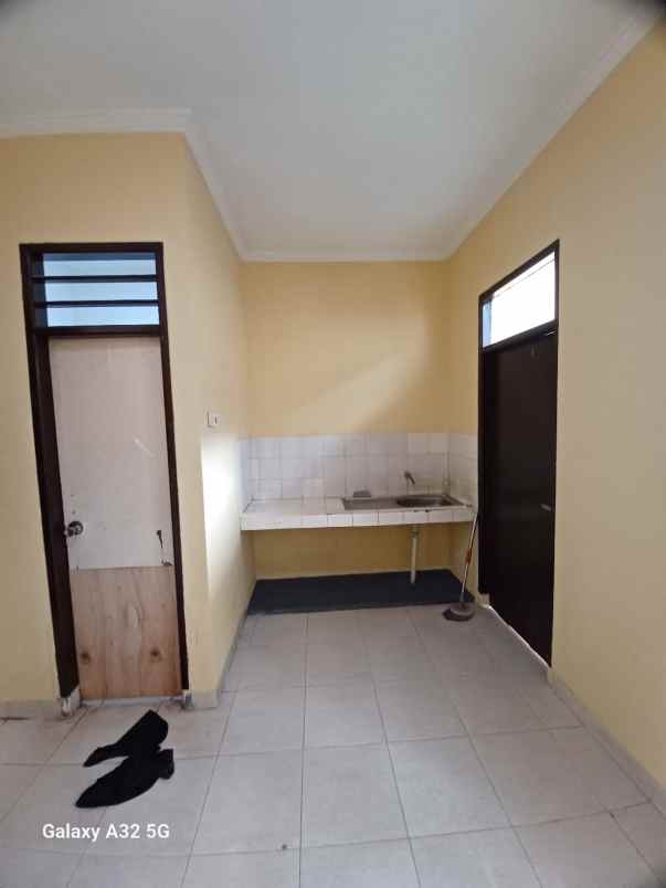 dijual rumah hook lt 173 51 shm utara permata medang