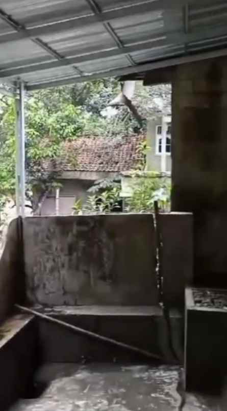 dijual rumah induk dan 2 pintu kontrakan strategis