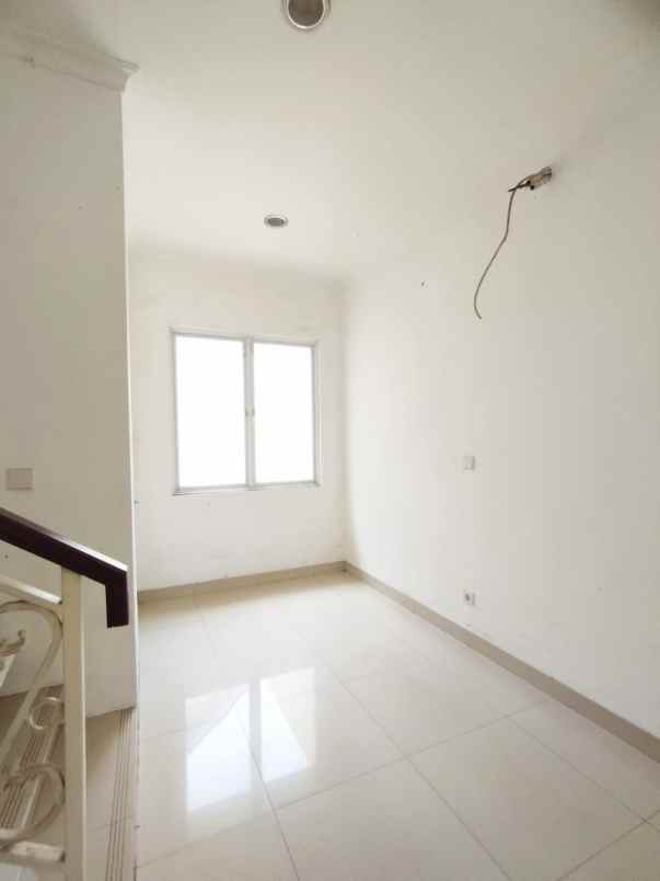 dijual rumah jakarta garden city