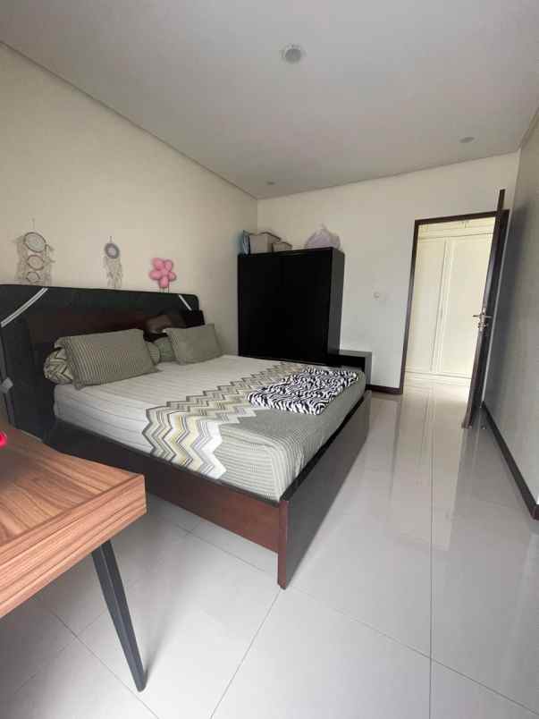 dijual rumah jalan benda kemang