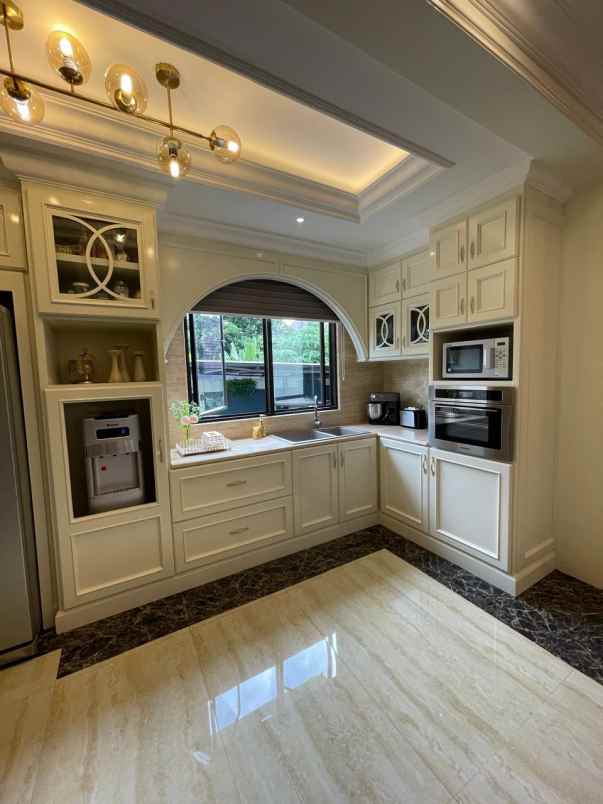 dijual rumah jalan benda kemang