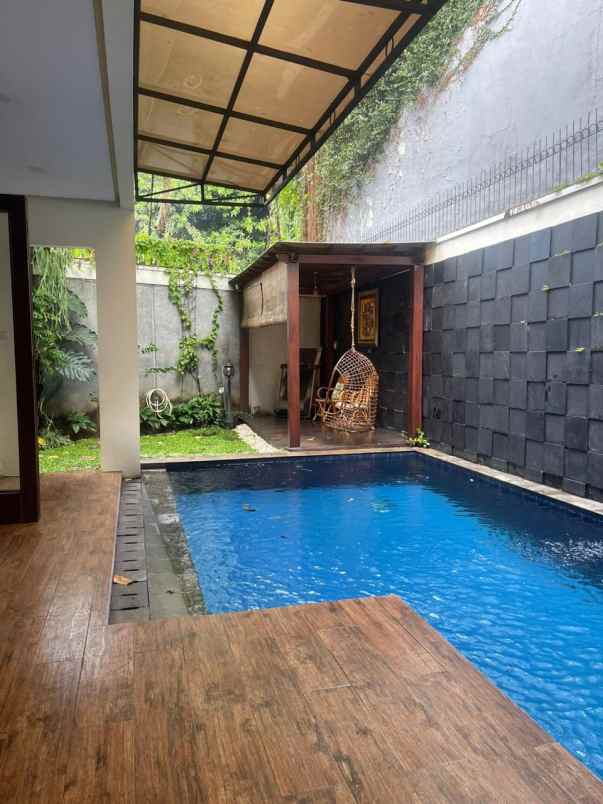 dijual rumah jalan benda kemang