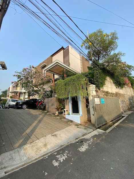 dijual rumah jalan benda kemang
