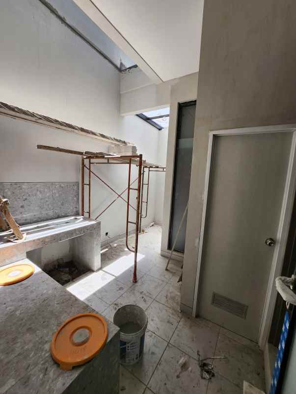 dijual rumah jalan dempsey hill citraland