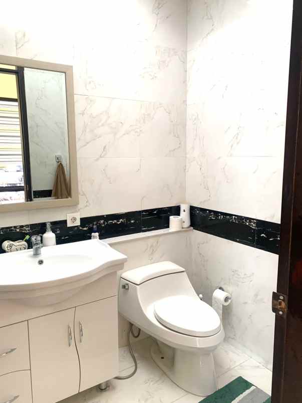 dijual rumah jalan gunung salak