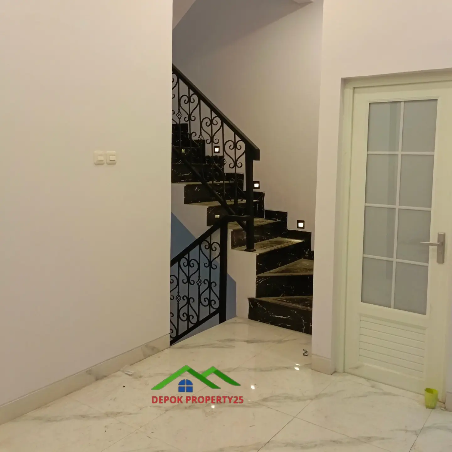 dijual rumah jalan keadilan rangkapan kaya
