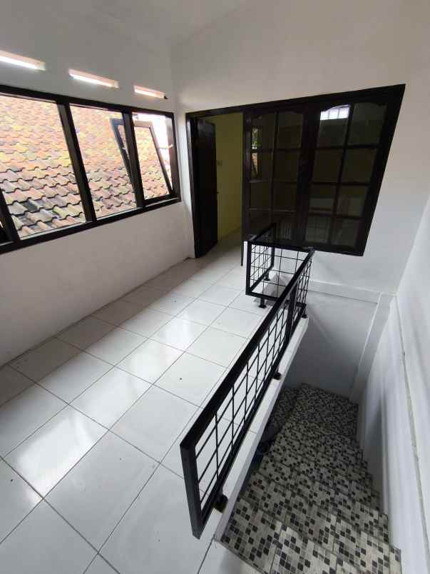 dijual rumah jalan letjend pol r