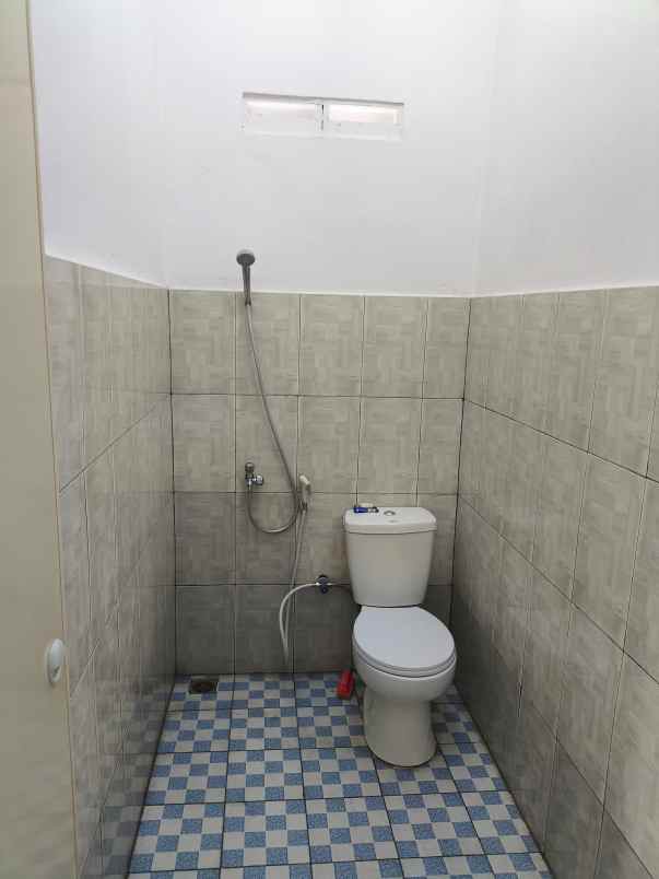 dijual rumah jalan letjend pol r