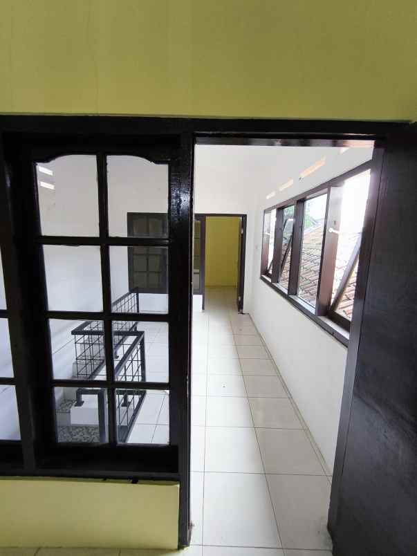 dijual rumah jalan letjend pol r
