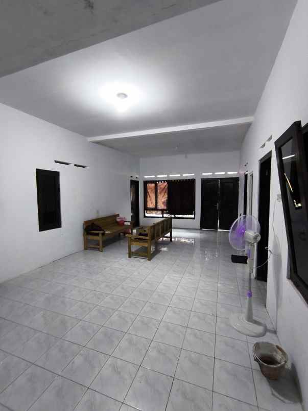 dijual rumah jalan letjend pol r