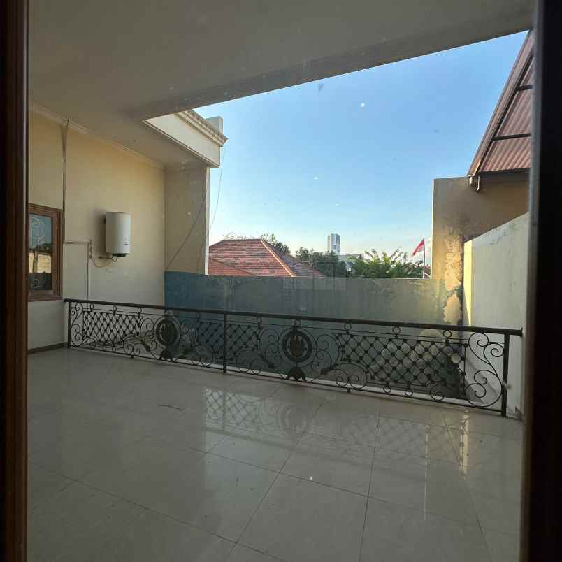 dijual rumah jalan margorejo indah