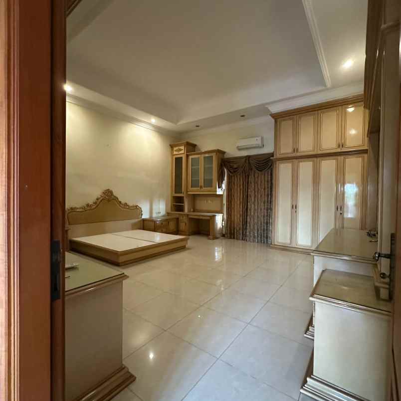 dijual rumah jalan margorejo indah