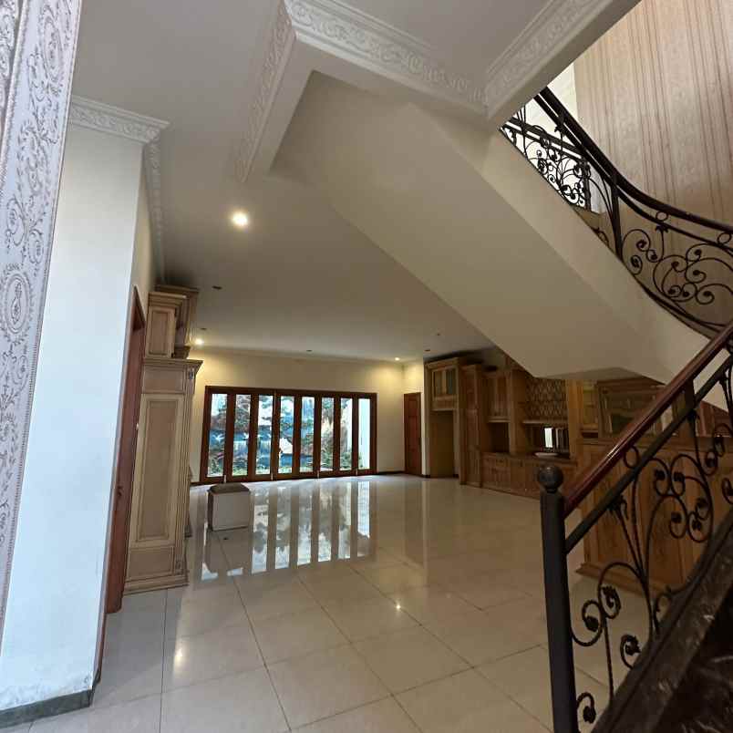 dijual rumah jalan margorejo indah