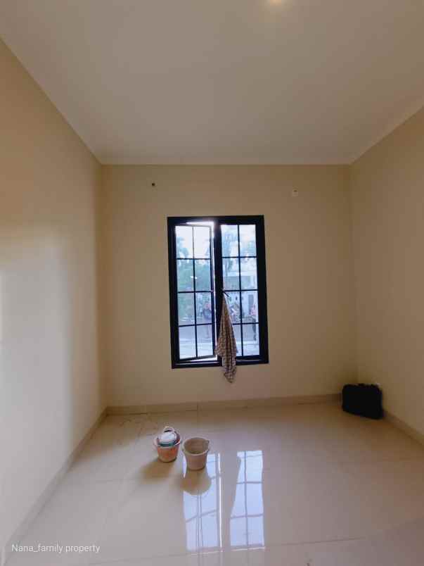 dijual rumah jalan raya bintaro
