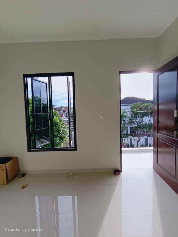 dijual rumah jalan raya bintaro