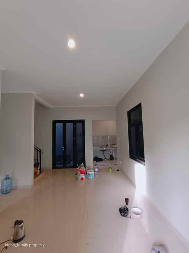 dijual rumah jalan raya bintaro