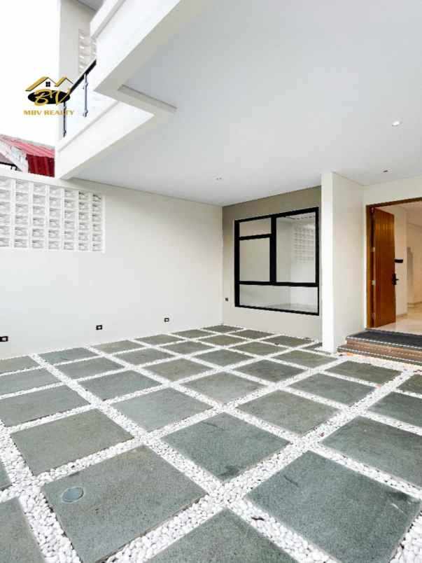 dijual rumah jalan raya jagakarsa