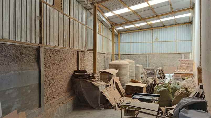 dijual rumah jalan raya kaliabang