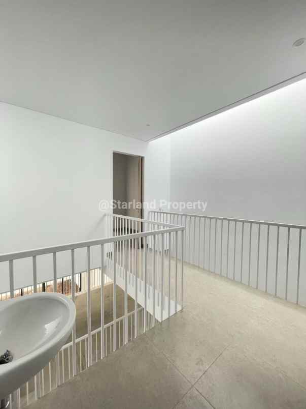 dijual rumah jalan raya kejaksaan joglo