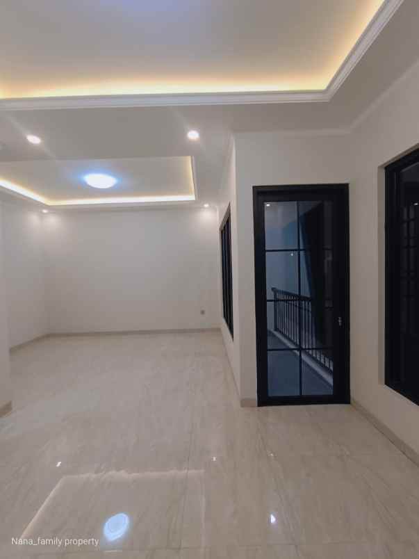 dijual rumah jalan raya kembangan joglo