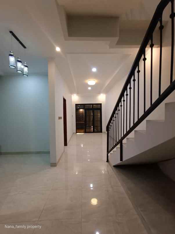 dijual rumah jalan raya kembangan joglo