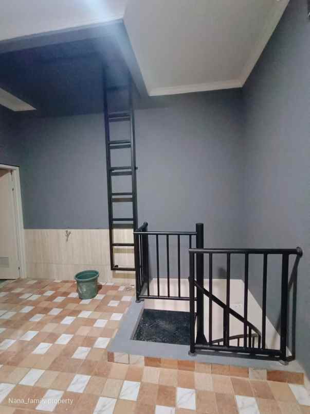 dijual rumah jalan raya kembangan joglo