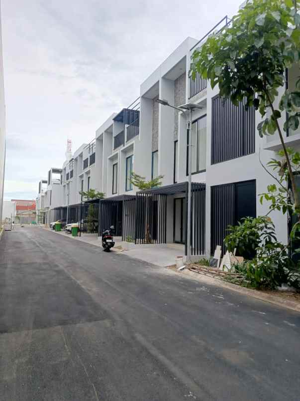 dijual rumah jalan raya kembangan puri