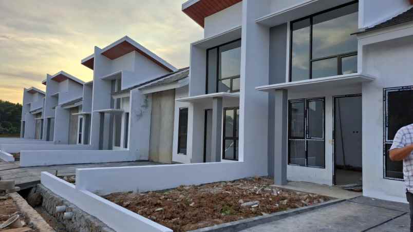 dijual rumah jalan raya lubang buaya