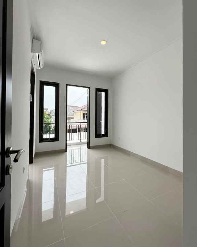 dijual rumah jalan raya pondok cabe