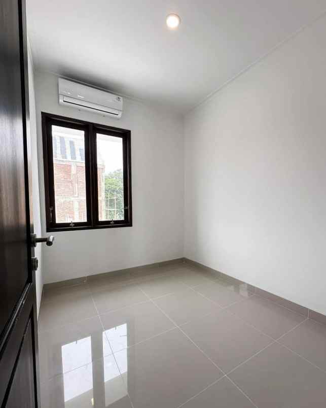 dijual rumah jalan raya pondok cabe