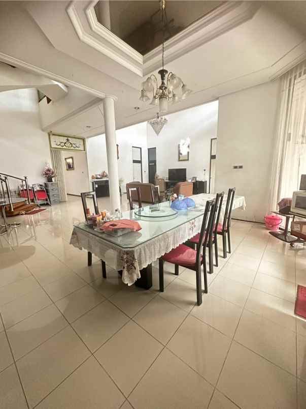 dijual rumah jalan raya satelit