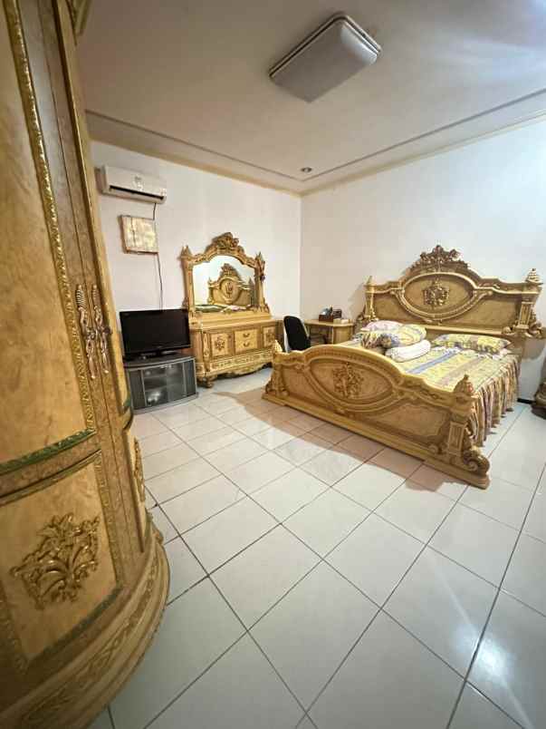 dijual rumah jalan raya satelit