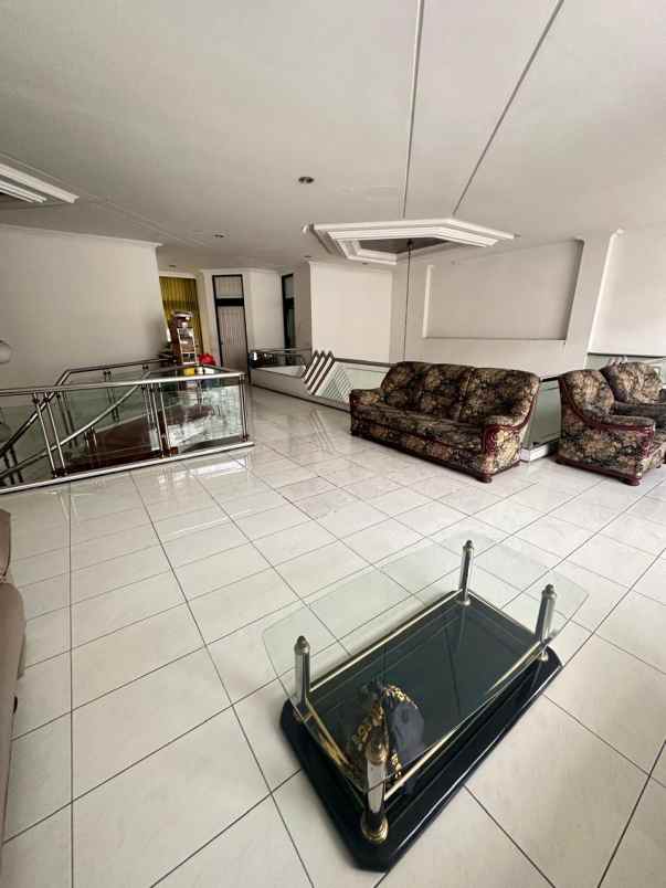 dijual rumah jalan raya satelit