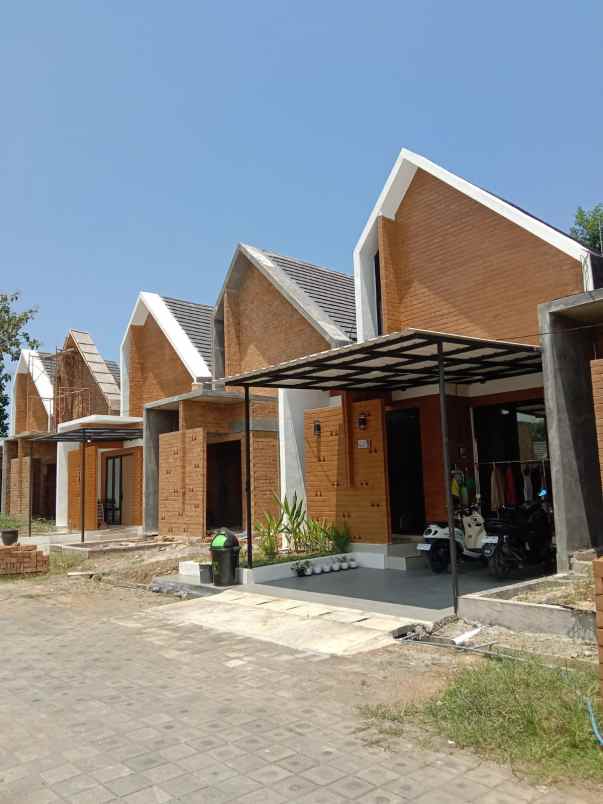 dijual rumah jalan raya telang timur