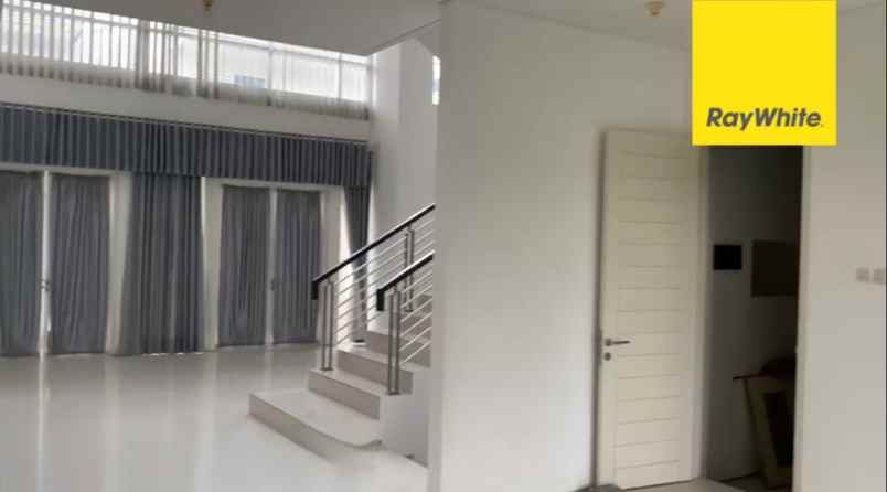 dijual rumah jalan royal residence