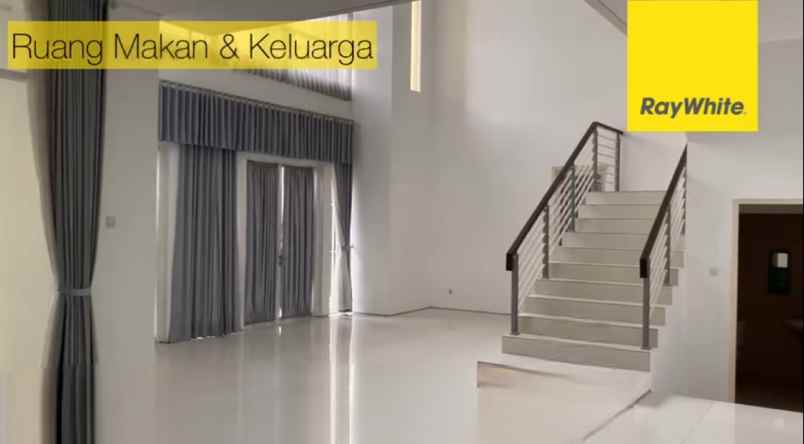 dijual rumah jalan royal residence