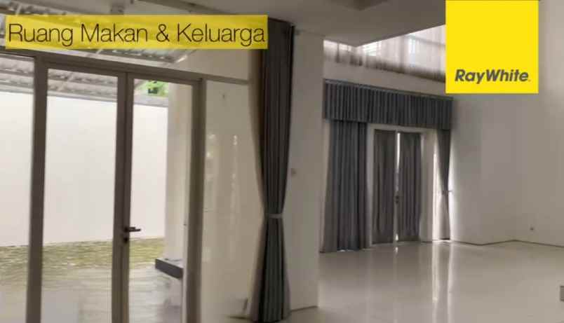 dijual rumah jalan royal residence