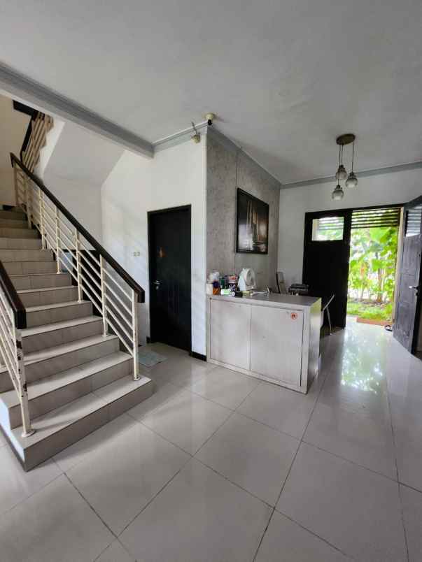 dijual rumah jalan royal residence