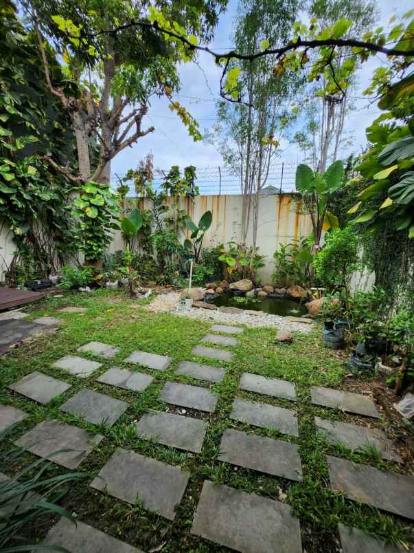 dijual rumah jalan royal residence