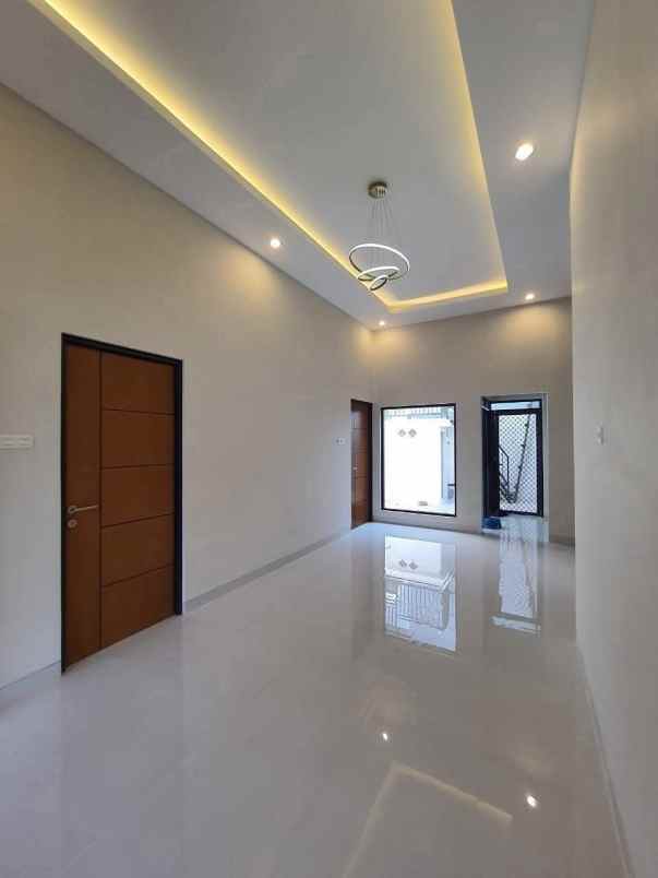 dijual rumah jalan wiguna
