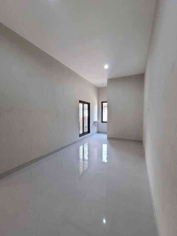 dijual rumah jalan wiguna