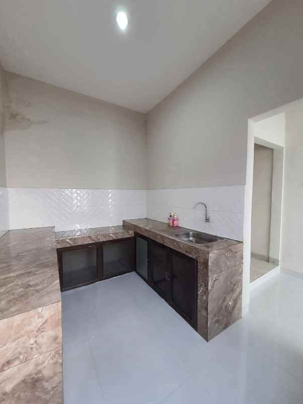 dijual rumah jalan wiguna