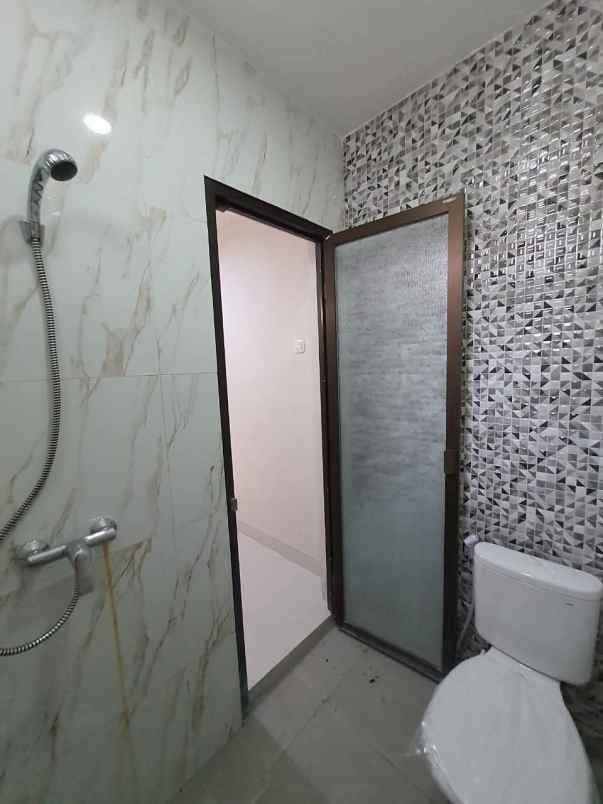 dijual rumah jalan wiguna
