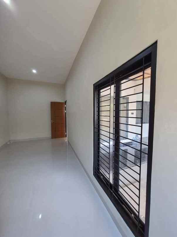 dijual rumah jalan wiguna