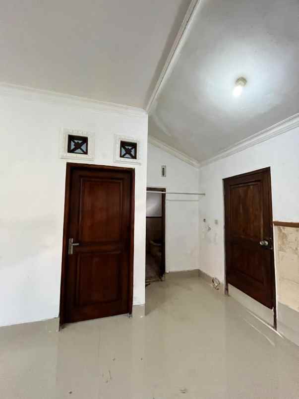dijual rumah jambidan