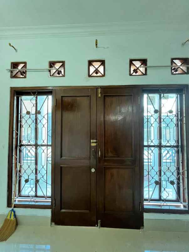 dijual rumah jambidan