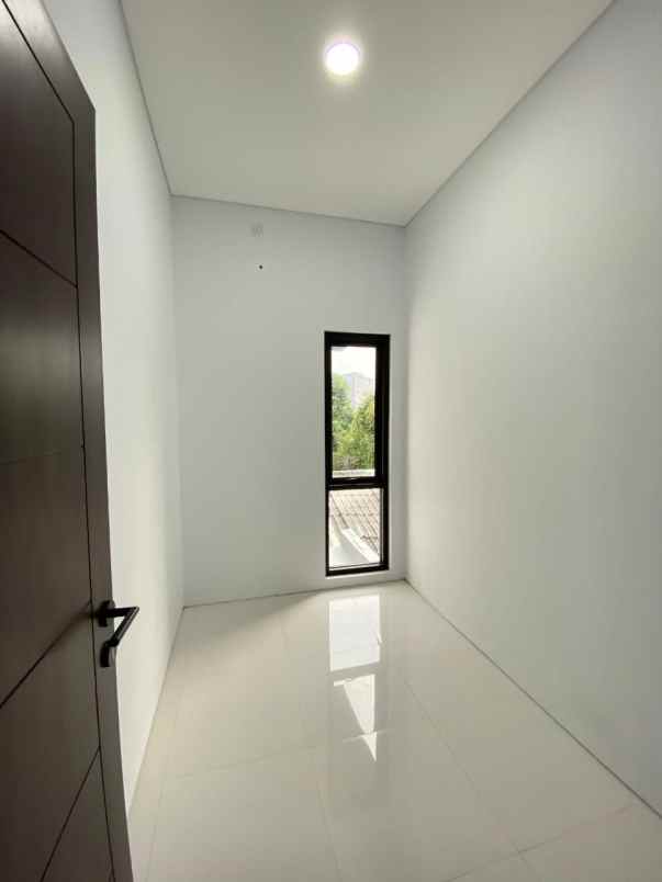 dijual rumah jatiwaringin