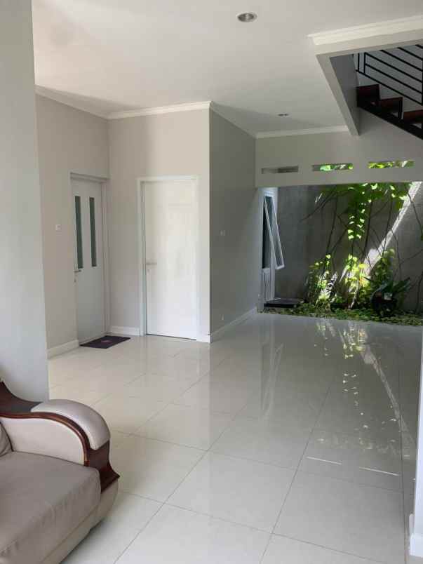 dijual rumah jl asri kavling deplu