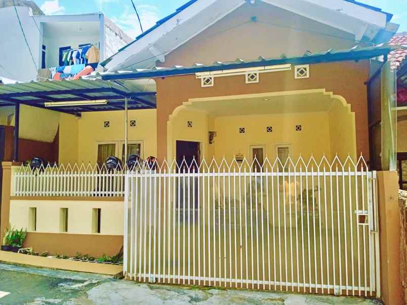 dijual rumah jl bukit sariwangi bandung